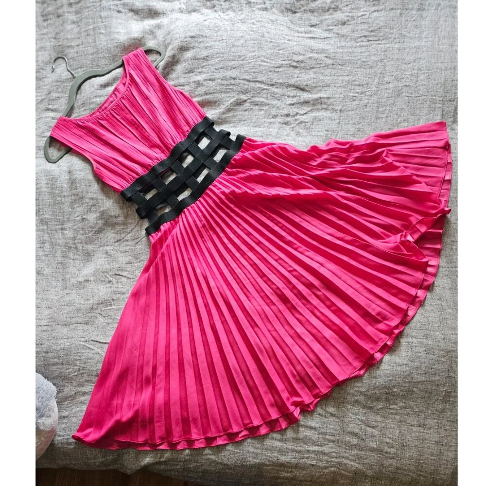 Gisele Pleated Sleeveless A-Line Midi Dress with Dust Bag S Hot Pink - Picture 4 of 10